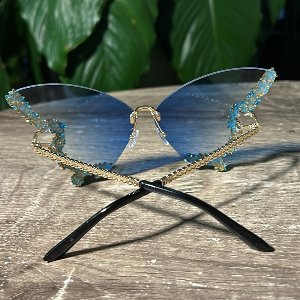 Sunglasses - Picture 2 of 7